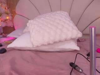 Live webcam model mssburbuja on Soda Cams