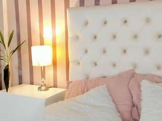 april-reed live webcam show