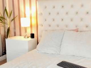 Mia_Stones live webcam show