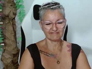 bety-cum2's CamSoda show and profile