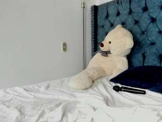 sophia-lopeez Live Webcam on CamSoda