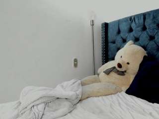sophia-lopeez Live Webcam on CamSoda