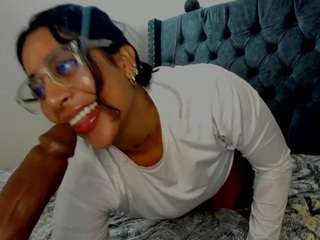 sophia-lopeez Live Webcam on CamSoda