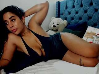 Live webcam model sophia-lopeez on Soda Cams