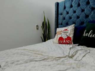 sophia-lopeez Live Webcam on CamSoda