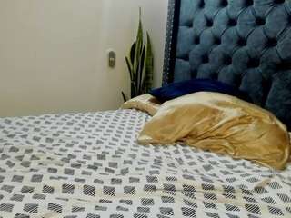 sophia-lopeez Live Webcam on CamSoda