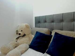 sophia-lopeez Live Webcam on CamSoda