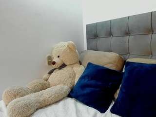 sophia-lopeez Live Webcam on CamSoda