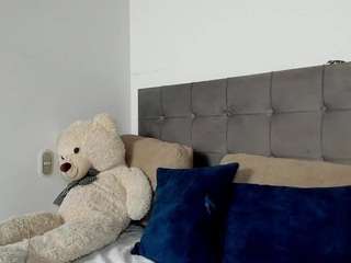 sophia-lopeez Live Webcam on CamSoda