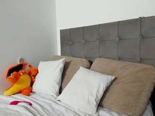 Live webcam model sophia-lopeez on Soda Cams