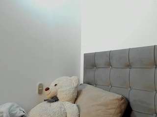 sophia-lopeez Live Webcam on CamSoda