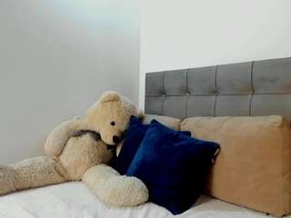 sophia-lopeez Live Webcam on CamSoda