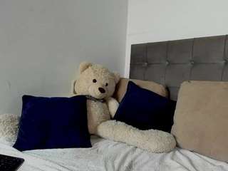 Live webcam model sophia-lopeez on Soda Cams