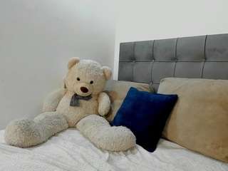 sophia-lopeez Live Webcam on CamSoda