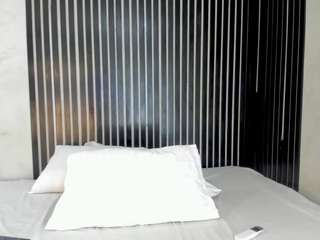 Live webcam model sophia-lopeez on Soda Cams