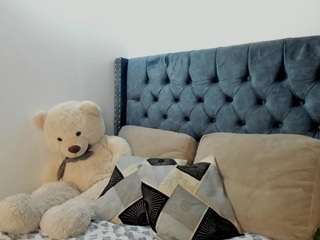 sophia-lopeez Live Webcam on CamSoda
