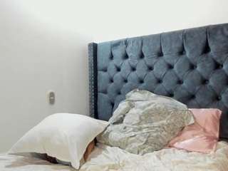 sophia-lopeez Live Webcam on CamSoda