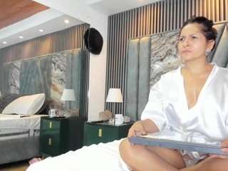 karina-milf webcam