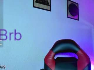 Model ini sedang live sekarang. harmony-big-breasts