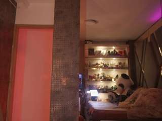 Live cam show with Annie Connors