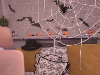 Sarah live cam preview