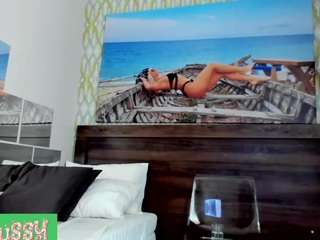 crissplay live webcam show