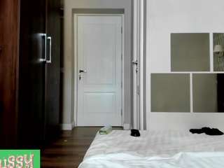 crissplay live webcam show