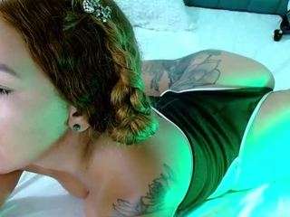 carolinne Live Webcam on CamSoda