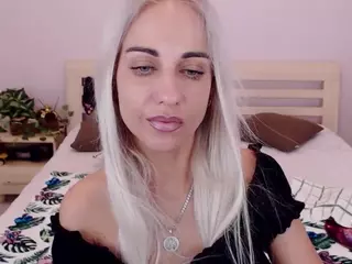 AdelinJensen's Live Sex Cam Show