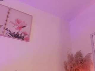P U R P L E M A R I A live cam preview