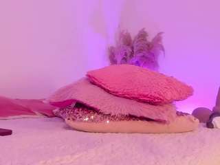 P U R P L E M A R I A live cam preview