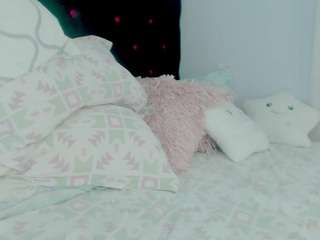 sexyalexax's CamSoda show and profile