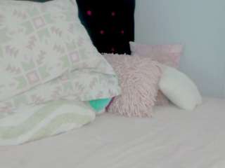 sexyalexax's CamSoda show and profile