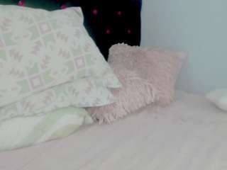 sexyalexax's CamSoda show and profile