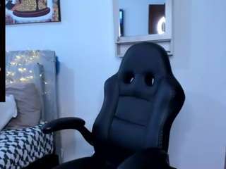 Este modelo está ao vivo agora. sensualitycouple