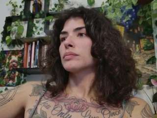 Carolprince's cam show statistics and live stream