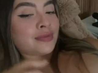 Live webcam model lindadelavega on Soda Cams