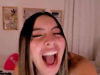 Live webcam model lindadelavega on Soda Cams