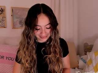 Live webcam model lindadelavega on Soda Cams