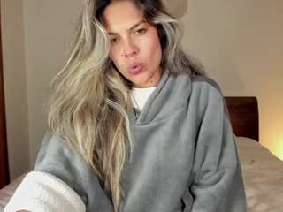 sunrisee's CamSoda show and profile