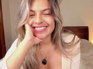 sunrisee's CamSoda show and profile