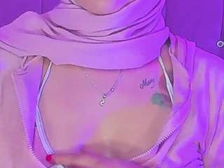 le modèle melanyqueen est en webcam porno dans un show sur le site camsoda, il possède les tags suivants: ass,lingerie,young adult,toys,teen 18,tattoos,smoking,shaved pussy,sexy,public,normal,nature,ass clapping,lovense,feet,butt plug,athletic,black hair,blowjob,erotic dance
