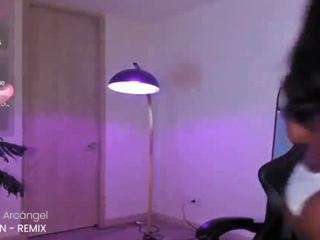 ebony-bru webcam model