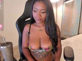Live webcam model ebony-bru on Soda Cams