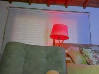 Live webcam model valeryguti1 on Soda Cams