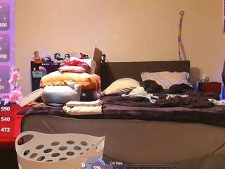 blondiewithanass webcam model