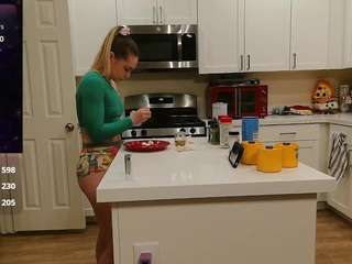 blondiewithanass