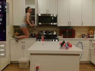  blondiewithanass chat room