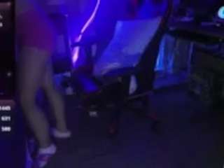  blondiewithanass chat room