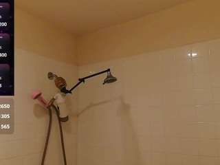 blondiewithanass webcam